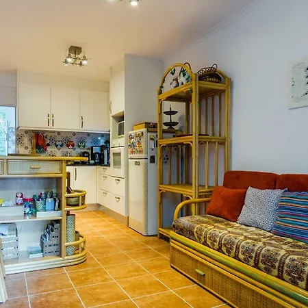 Casa De Ferias Em Algueirao